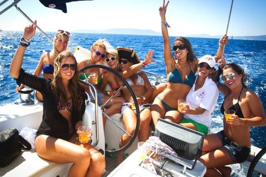 TAILORED PRIVATE BARCELONA BOAT PARTIES & CHARTERS